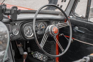 Korfu, korfu, Yunanistan. 16 Şubat 2025: Eski bir MG spor arabanın iç görünümü