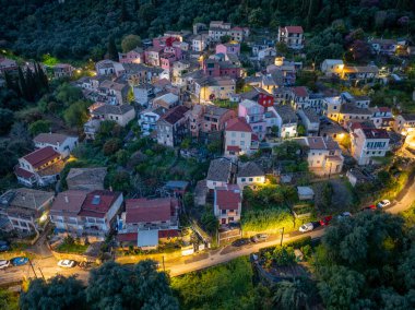 Yunanistan 'ın Korfu kentindeki Ano Korakiana köyünün panoramik hava aracı görüntüsü