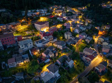 Yunanistan 'ın Korfu kentindeki Ano Korakiana köyünün panoramik hava aracı görüntüsü