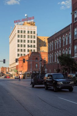  Şehir merkezindeki Iowa şehir merkezindeki Kahl apartmanının bir görüntüsü.