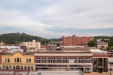 St. James Oteli 'nin şehir merkezindeki kırmızı kanat.