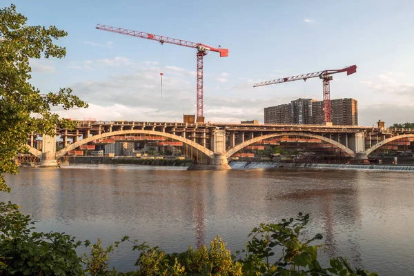 Будівельні Крани Відремонтують Третій Проспектний Міст Річці Міссісіпі Міннеаполісі — стокове фото