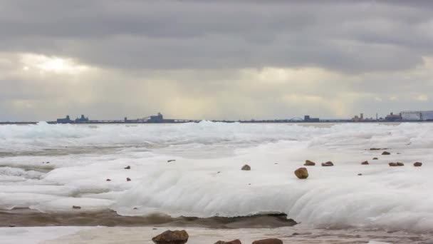 Lacul Superior Brighton Beach Shoreline Distant Duluth Bridges Skyline Weather — Videoclip de stoc