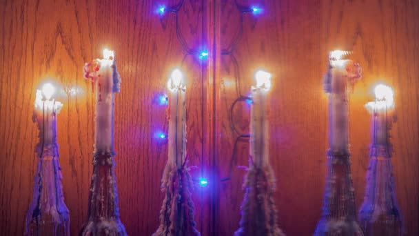 Zeitraffer Von Brennenden Kerzen Und Wachsschmelze Reflektiert Einem Spiegel — Stockvideo