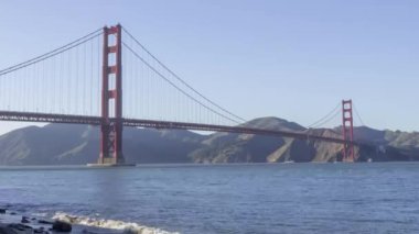 Geniş Açı Gündüz Batı Kıyısı ve Golden Gate Köprüsü Teknesi ve Gemi Trafiği 4K UHD Zaman Çizelgesi