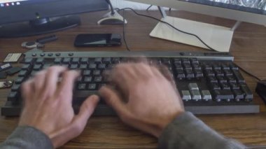 Klavye pov 'unda yazılıyor