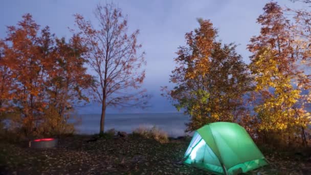 Camping Lake Superior Θυελλώδη Φθινοπωρινή Νύχτα Uhd Timelapse — Αρχείο Βίντεο