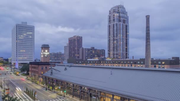 Wide Angle Blue Hour Cityscape Shot Traffic Blurring Gateway District — Vídeo de Stock