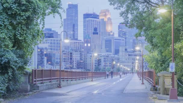 Сжатие Крупным Планом Фотографы Фотографируют Проспект Парк Виста Города Миннеаполиса — стоковое видео