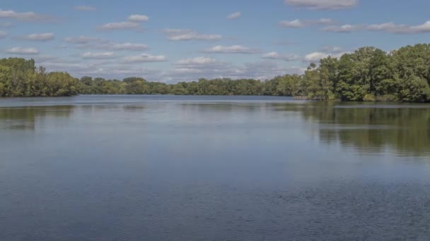 Vista Panorámica Las Reflexiones Colby Lake Sobre Día Perfecto Otoño — Vídeos de Stock