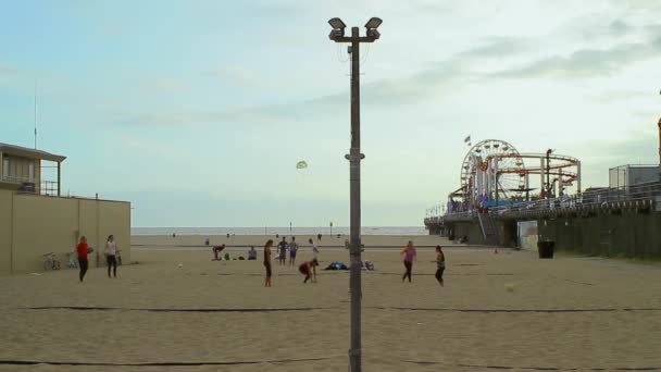 Santa Monica California Usa Mei 2015 Een Partijtje Beachvolleybal Pier — Stockvideo