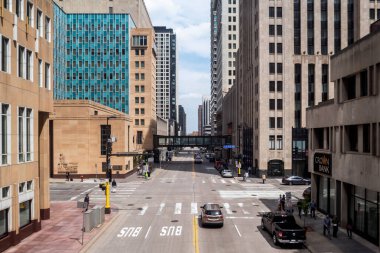 MINNEAPOLIS, MN - Mart 2019 - Minneapolis 'ten Geçiş Saatinin Geniş Açı Çekimi