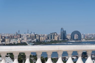 Bakü 'nün şehir manzarası. Tatil ve seyahat konsepti.