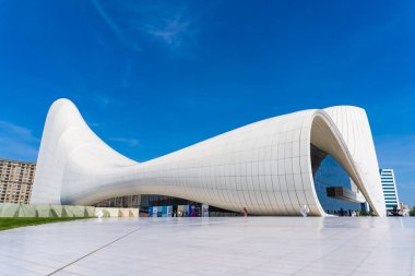 Bakü şehrinde şehir manzarası çekildi. Tatil ve seyahat zamanı.