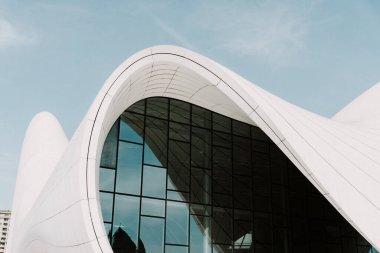 Bakü şehrinde şehir manzarası çekildi. Tatil ve seyahat zamanı.