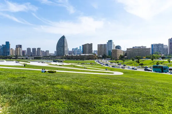 Bakü şehrinde şehir manzarası çekildi. Tatil ve seyahat zamanı.