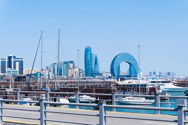 Bakü Bulvarı. Seyahat ve tatil konsepti.