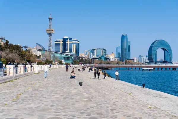 Bakü Bulvarı. Seyahat ve tatil konsepti.