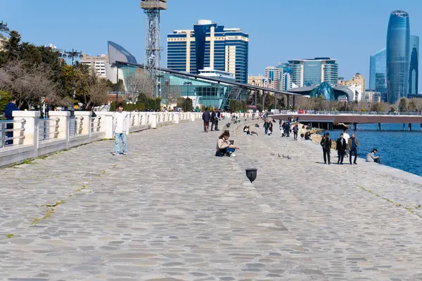 Bakü Bulvarı. Seyahat ve tatil konsepti.