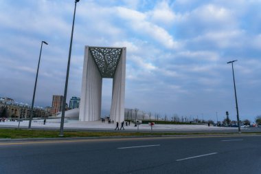 Fotoğraf, Zafer Parkı 'na yapılan bir ziyarette çekildi. Bakü, Azerbaycan.