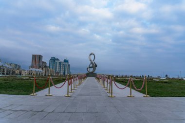 Fotoğraf, Zafer Parkı 'na yapılan bir ziyarette çekildi. Bakü, Azerbaycan.