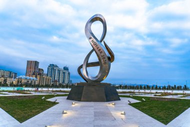 Fotoğraf, Zafer Parkı 'na yapılan bir ziyarette çekildi. Bakü, Azerbaycan.