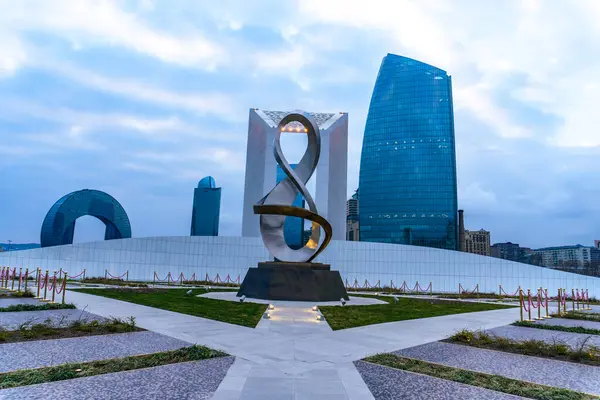 Fotoğraf, Zafer Parkı 'na yapılan bir ziyarette çekildi. Bakü, Azerbaycan.