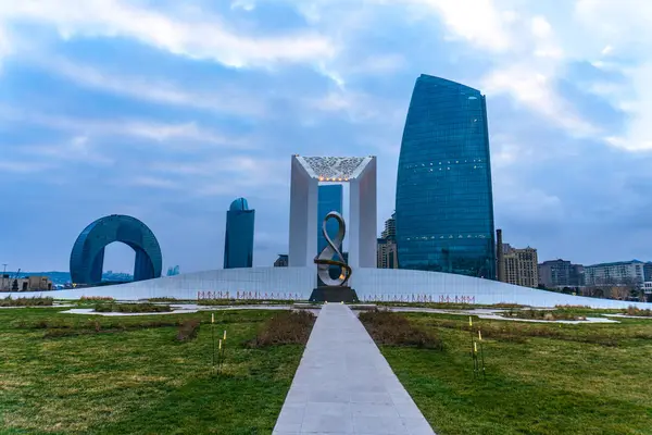 Fotoğraf, Zafer Parkı 'na yapılan bir ziyarette çekildi. Bakü, Azerbaycan.