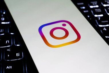 Instagram. Fotoğraf ve bilgi paylaşımı. Eğlence ve sosyal medya kavramı