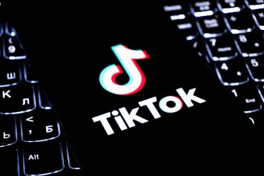 TikTok. Sosyal medya ve eğlence kavramı.
