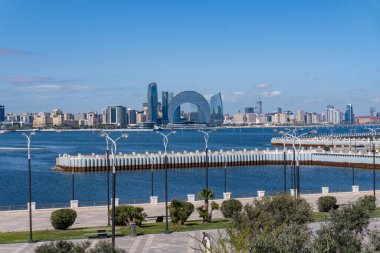 Bakü, seyahat etmek için çok güzel ve çarpıcı bir şehir. Tatil ziyareti fotoğrafı. Turizm.