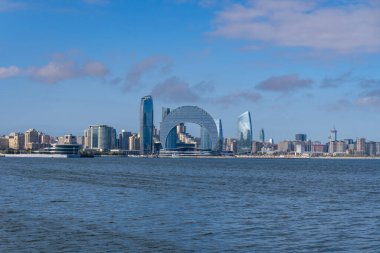Bakü, seyahat etmek için çok güzel ve çarpıcı bir şehir. Tatil ziyareti fotoğrafı.