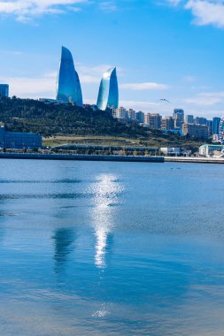 Bakü, seyahat etmek için çok güzel ve çarpıcı bir şehir. Tatil ziyareti fotoğrafı.