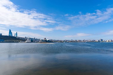 Bakü, seyahat etmek için çok güzel ve çarpıcı bir şehir. Tatil ziyareti fotoğrafı.