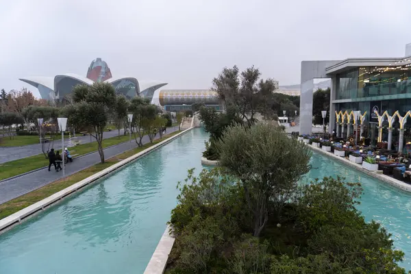 Bakü şehrinde soğuk hava havası var..