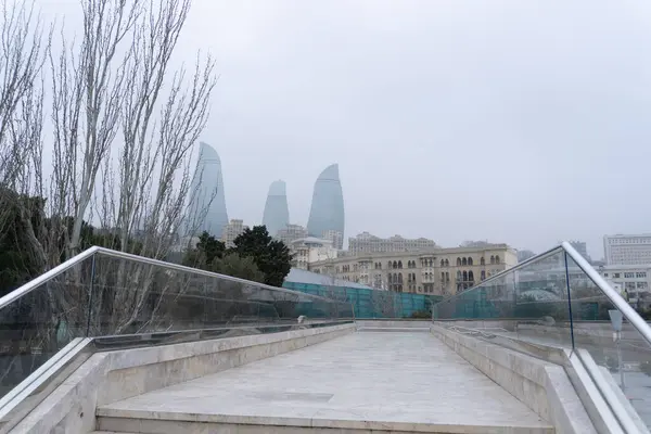 Bakü şehrinde soğuk hava havası var..