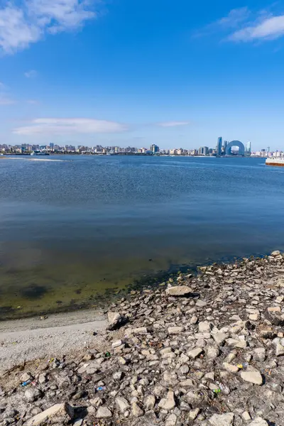 Bakü, seyahat etmek için çok güzel ve çarpıcı bir şehir. Tatil ziyareti fotoğrafı.
