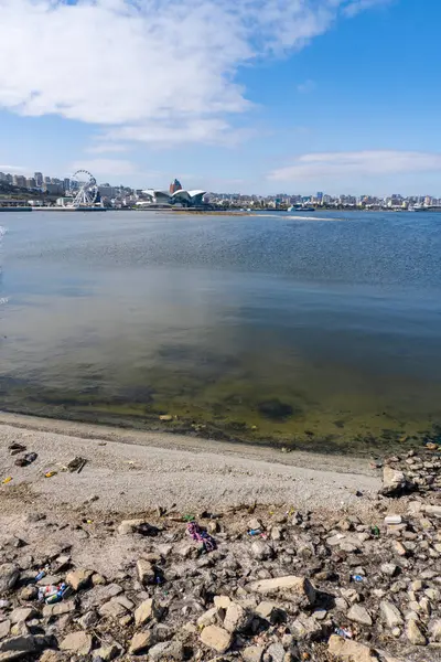 Bakü, seyahat etmek için çok güzel ve çarpıcı bir şehir. Tatil ziyareti fotoğrafı.