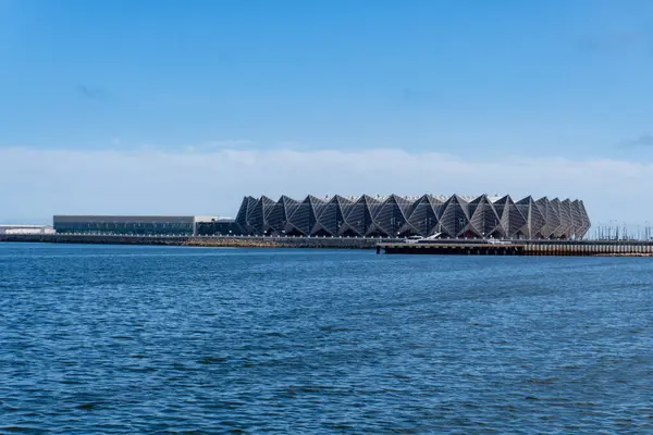 Bakü, seyahat etmek için çok güzel ve çarpıcı bir şehir. Tatil ziyareti fotoğrafı.