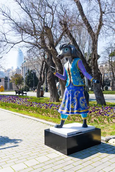 Azerbaycan 'ın başkenti Bakü' de Novruz havası hakim..