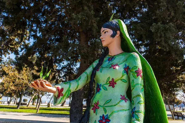 Azerbaycan 'ın başkenti Bakü' de Novruz havası hakim..