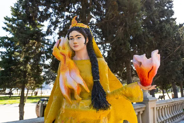 Azerbaycan 'ın başkenti Bakü' de Novruz havası hakim..