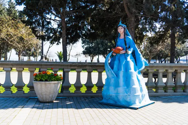 Azerbaycan 'ın başkenti Bakü' de Novruz havası hakim..