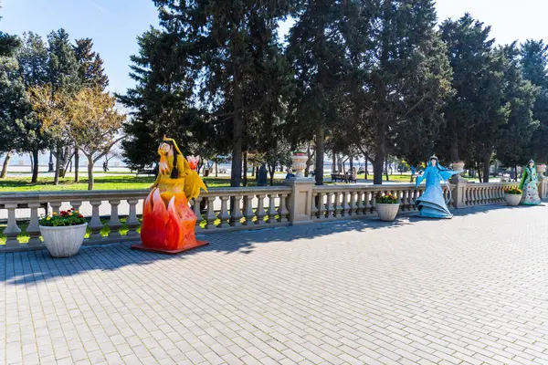 Azerbaycan 'ın başkenti Bakü' de Novruz havası hakim..