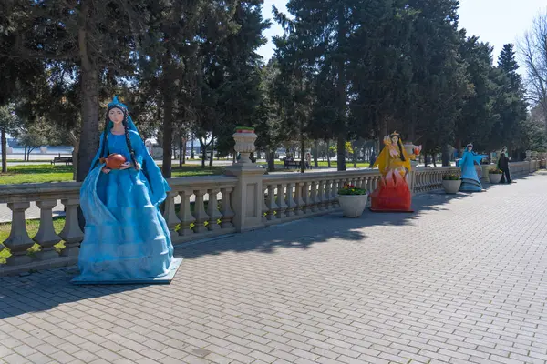 Azerbaycan 'ın başkenti Bakü' de Novruz havası hakim..