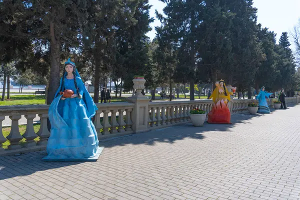 Azerbaycan 'ın başkenti Bakü' de Novruz havası hakim..