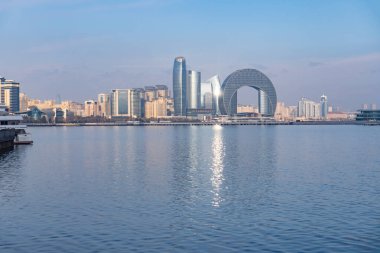 Azerbaycan 'ın Bakü şehrinde şehir fotoğrafı çekildi. Tatil ve seyahat kavramı.