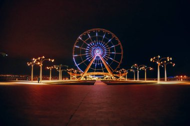 Azerbaycan 'ın Bakü şehrinde şehir fotoğrafı çekildi. Tatil ve seyahat kavramı.
