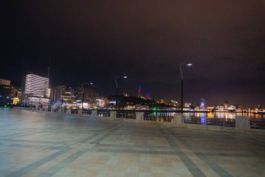 Azerbaycan 'ın Bakü şehrinde şehir fotoğrafı çekildi. Tatil ve seyahat kavramı.