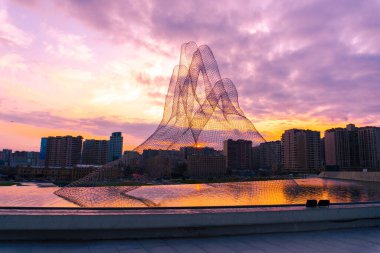 Heydar Aliyev Merkezi 'ne yaptığımız tatil ziyaretinden anılar geziyor. Bakü, Azerbaycan.